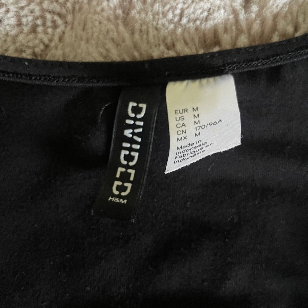 Black crop top - Picture 3 of 3